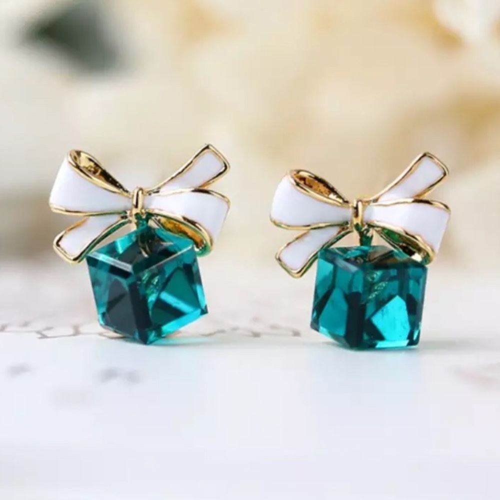 🎁 2/$24 Sweet Gift Earrings 🎁